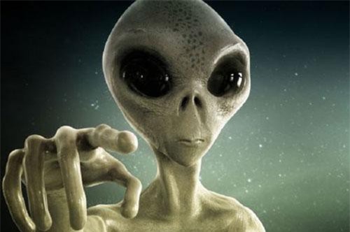 Người ngoài hành tinh theo dõi bãi biển khỏa thân ở Anh?