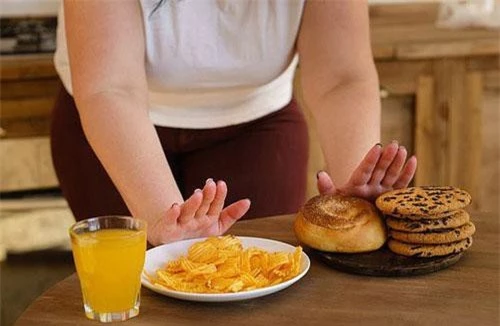 Căng thẳng có thể là nguyên nhân khiến nhiều người ăn ít vẫn mập - ảnh minh họa từ SHUTTERSTOCK.