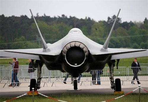 Một chiếc tiêm kích F-35 được giới thiệu tại Triển lãm hàng không ILA ở Berlin, Đức. Ảnh: Reuters