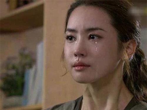 Chờ đợi 7 năm, tới khi “quá lứa lỡ thì” anh phũ phàng chia tay yêu cô gái nhà giàu