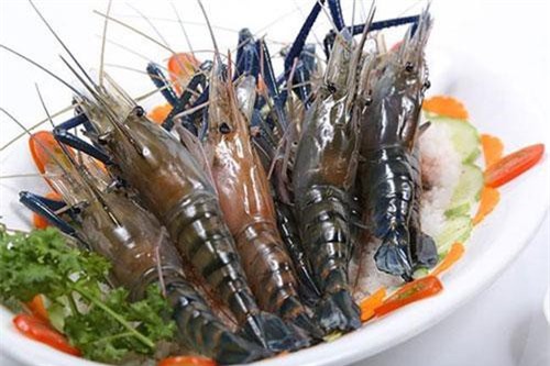 Dấu hiệu chứng tỏ bạn đã mua phải tôm chứa chất độc
