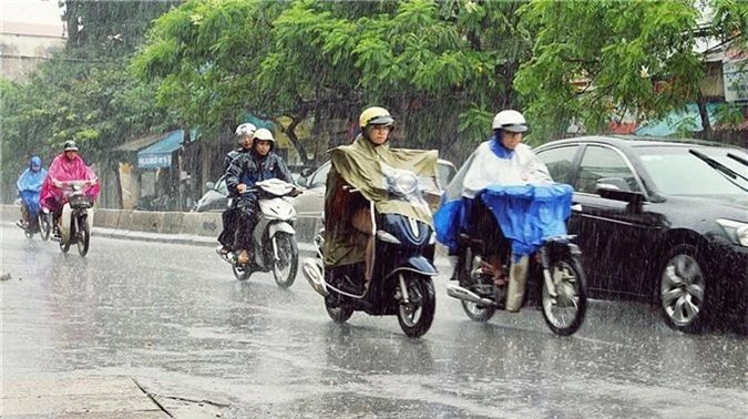 Mưa bão, xe máy hãy tránh xa các tòa nhà cao tầng