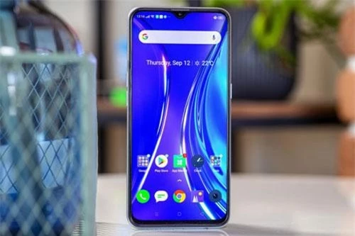 XT dùng tấm nền màn hình AMOLED kích thước 6,4 inch, độ phân giải Full HD Plus (2.340x1.080 pixel), mật độ điểm ảnh 402 ppi, chia theo tỷ lệ 19,5:9. 