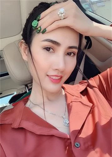 Soi nhung mon qua dat do sao Viet duoc ban trai tang-Hinh-2