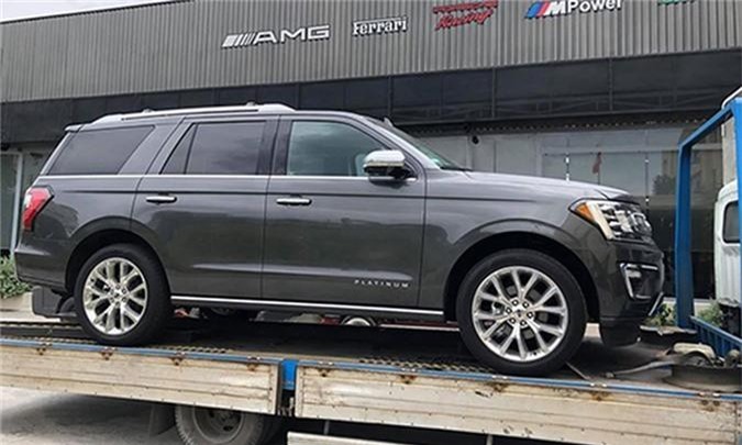 Cận cảnh SUV hạng sang Ford Expedition gần 4 tỷ đồng tại Việt Nam