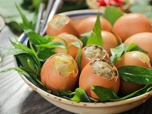 Bỏ thêm thứ này vào rồi đem trứng gà nướng lên, ai cũng phải tấm tắc khen ngon