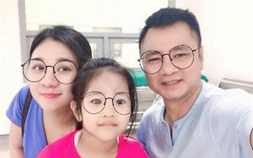 Vợ NSND Tự Long sinh con thứ 2, thương con gái đầu phải ngủ phòng khách