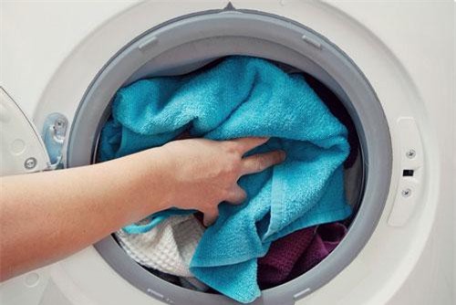 3 mẹo nhỏ giúp bạn giặt quần áo sạch tinh thẳng nếp như khách sạn 5 sao