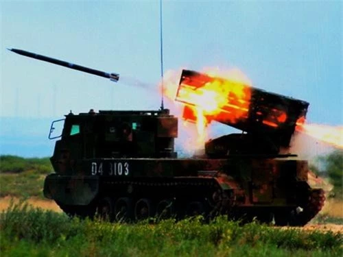 Giàn phóng pháo phản lực được Trung Quốc tích hợp trên khung xe thiết giáp bánh xích. Ảnh: China Military.