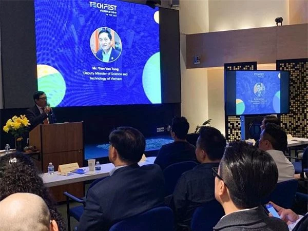 Thứ trưởng Bộ KH&CN Trần Văn Tùng phát biểu tại sự kiện,  khẳng định mong muốn năng cao chất lượng startup Việt xứng tầm chuẩn quốc tế