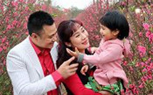 Cuộc sống hạnh phúc của NSND Tự Long bên vợ và hai con