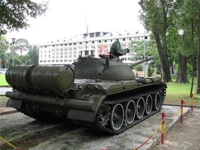 Hoa luc xe tang T-62 va T-54/55 Viet Nam khac nhau ra sao?-Hinh-5