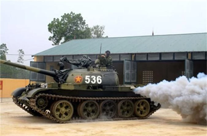 Hoa luc xe tang T-62 va T-54/55 Viet Nam khac nhau ra sao?-Hinh-9
