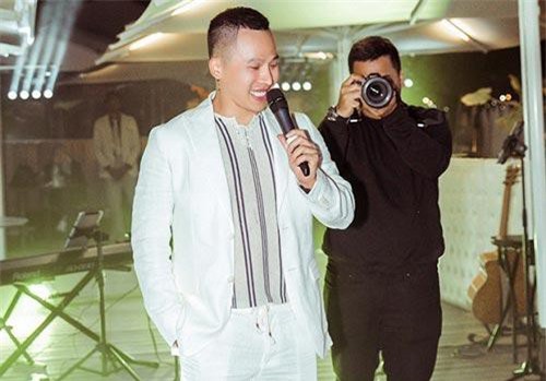 "Ông bầu" Vũ Khắc Tiệp: Tôi yêu cả trai và gái