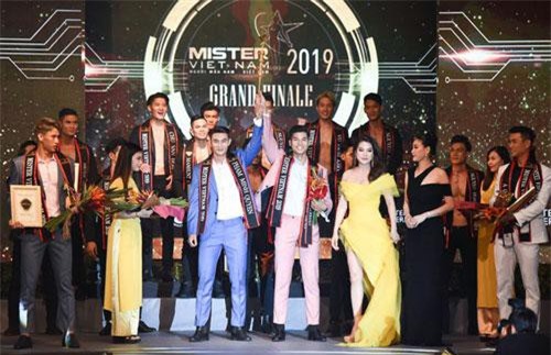 Quý ông Việt Nam 2019 "gây sốc" khi quyết định trao 2 giải Quán quân