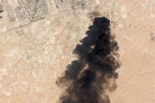 Trung Đông nóng rực sau vụ tấn công vào một trong những nhà máy dầu lớn nhất thế giới, chứng khoán Saudi Arabia lao dốc