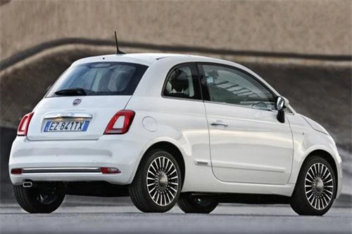 3. Fiat 500 (doanh số: 103.214 chiếc).