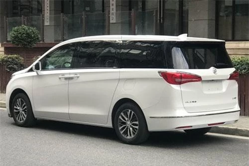 7. Buick GL8 (doanh số: 64.539 chiếc).