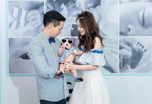 Lộ diện ảnh cận mặt con trai đầu lòng "Triệu Mẫn" An Dĩ Hiên