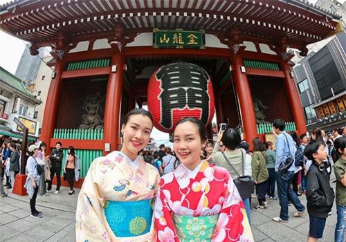 Á hậu Hoàng Oanh khoe em gái xinh không kém chị đang sống ở Nhật