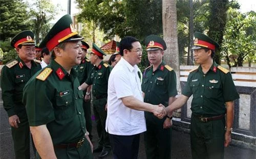 Phó Thủ tướng Vương Đình Huệ cùng các đại biểu dự cuộc làm việc. Ảnh: VGP/Thành Chung