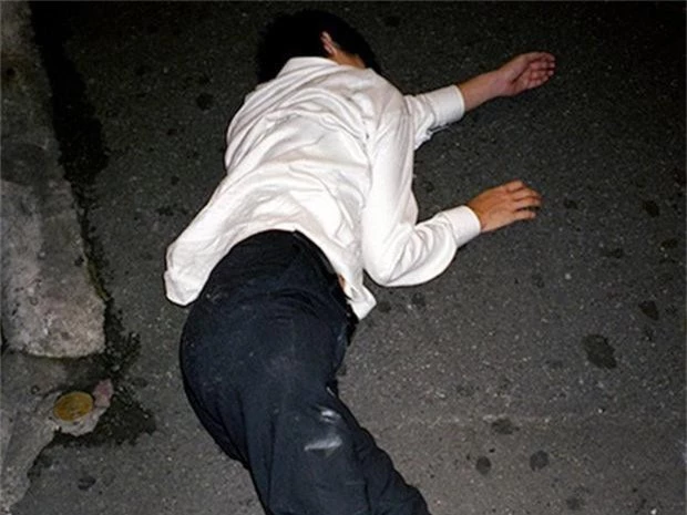  Chùm ảnh về các doanh nhân ngủ trên đường phố mô tả chân thực về văn hóa làm việc khắc nghiệt nhất thế giới của Nhật Bản - Ảnh 20.
