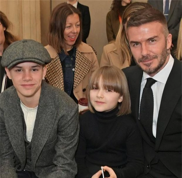 Gia đình Beckham dắt nhau đi sự kiện của mẹ: Harper nổi nhất nhà, gây choáng với màn dậy thì sau 7 tháng - Ảnh 8.