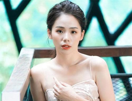 'Youtuber triệu view' Hương Ly thoát mác ca sĩ cover, chính thức tấn công Vpop