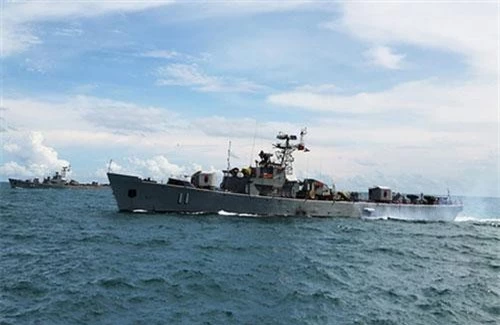 Biên đội tàu hộ vệ săn ngầm Petya III số hiệu 11 và 09 của Hải quân nhân dân Việt Nam.