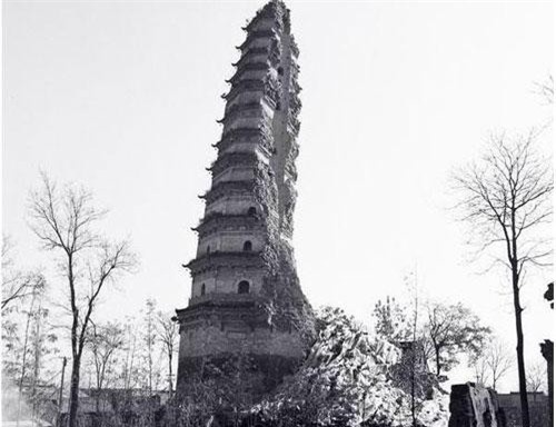 Bảo tháp ngàn năm bị quật ngã, tiết lộ người đàn ông Võ Tắc Thiên yêu nhất