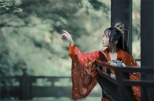 Chỉ nhờ một câu của thầy tướng số mà mỹ nữ này trở thành hoàng hậu