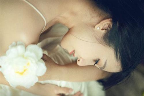 Đây là biểu hiện của người phụ nữ có số mệnh tốt, được quý nhân phù trợ cả đời giàu sang