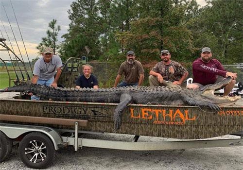 Choáng váng săn "siêu cá sấu" nặng 317kg, phá kỷ lục