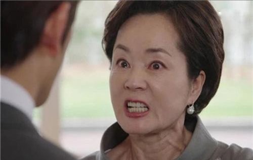 Lý do không ngờ khiến mẹ kế tát bạn trai tôi trong ngày ra mắt