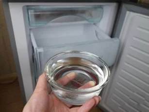 Để 1 bát nước qua đêm trong tủ lạnh, tiết kiệm cả triệu tiền điện mỗi năm