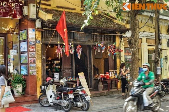 Bat ngo ngoi nha ong tram tuoi dep nhat pho co Ha Noi-Hinh-2