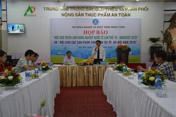 Ông Đào Văn Hồ phát biểu tại cuộc họp báo. Ông Đào Văn Hồ phát biểu tại cuộc họp báo.