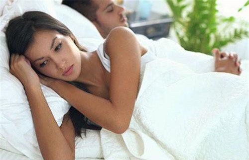 Sốc khi tình cũ của chồng thường xuyên đăng ảnh ân ái của 2 người lên Facebook