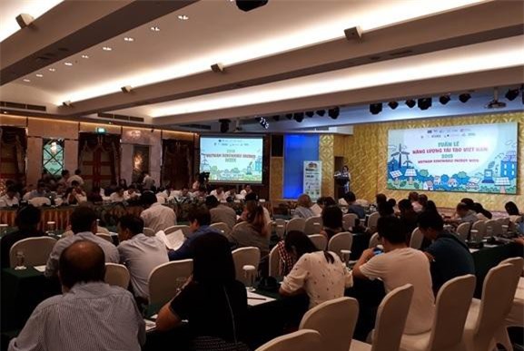 Thị trường năng lượng tái tạo: Phát triển "thần tốc" đi liền thách thức