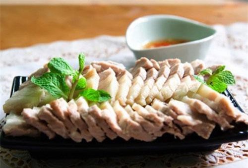 Luộc thịt lợn, thịt gà bỏ thêm thứ này vào món ăn đậm đà, ngọt thịt không mất chất