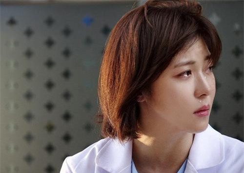 Lần đầu ra mắt mẹ chồng tương lai đã sai đi pha nước chấm, tôi mang thành quả lên thì bà tuyên bố 1 câu điếng người