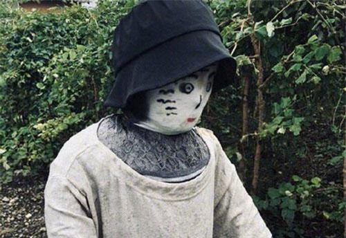 Quá cô đơn, cụ bà Nhật Bản biến làng thành “làng bù nhìn“