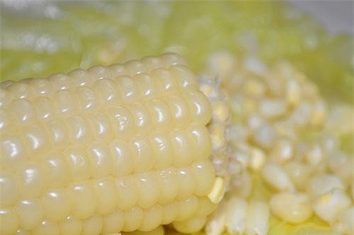 Thêm 1 thứ này khi luộc: Ngô ngọt lừ, hạt nào cũng căng mọng lại thơm dẻo bất ngờ
