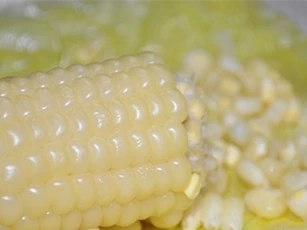 Thêm 1 thứ này khi luộc: Ngô ngọt lừ, hạt nào cũng căng mọng lại thơm dẻo bất ngờ