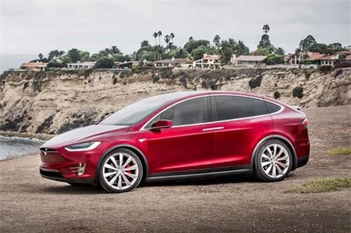 5. Tesla Model X (doanh số: 21.813 chiếc).