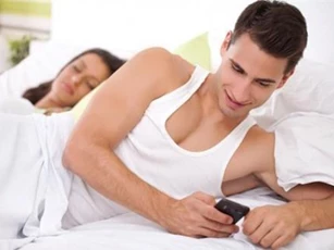 'Nếu có người cặp kè với chồng em, em có muốn đánh người ta một trận không?'