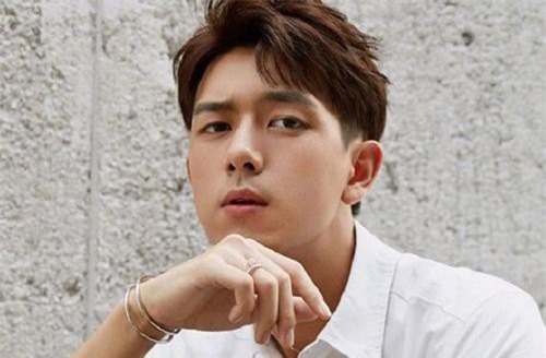 Điển trai học giỏi là thế nhưng nam thần "Cá mực hầm mật" Lý Hiện vẫn bị người yêu "đá" vì lý do oái ăm này