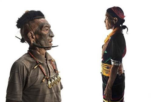 Bí ẩn bộ tộc làm đẹp bằng sừng động vật