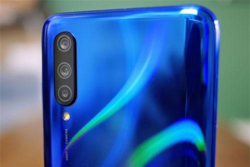 Cận cảnh Xiaomi Mi 9 Lite: 3 camera, chip S710, RAM 6 GB, pin 4.030 mAh, giá hơn 8 triệu