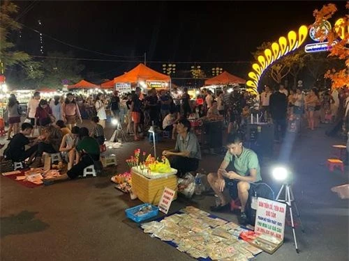 Chợ đêm Sơn Trà – Đà Nẵng chưa tạo được dấu ấn địa phương.